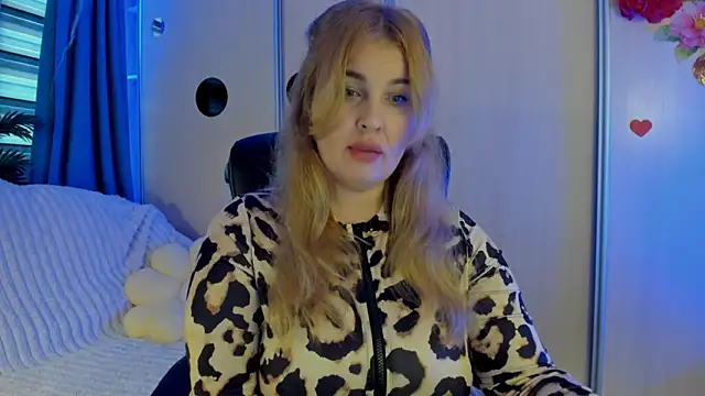 CoraSwon online show from November 19, 2025, 7:08 am