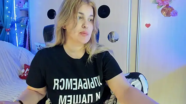 CoraSwon online show from January 5, 2026, 5:27 pm