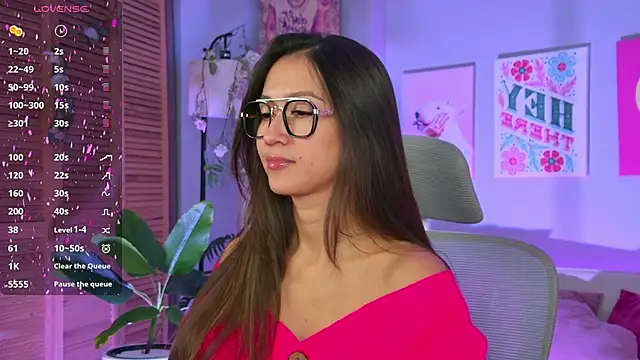 Snapshot of LanaBaker chatting on November 19, 2025, 2:33 am LanaBaker online show from November 19, 2025, 2:33 am