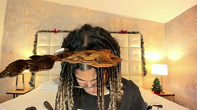 Maxim-Walker online show from December 18, 2025, 3:22 am