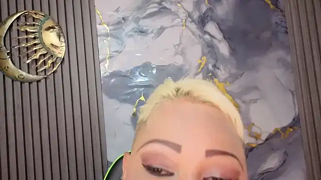 Snapshot of GianellaCox_ chatting on April 8, 2026, 11:55 am GianellaCox online show from April 8, 2026, 11:55 am