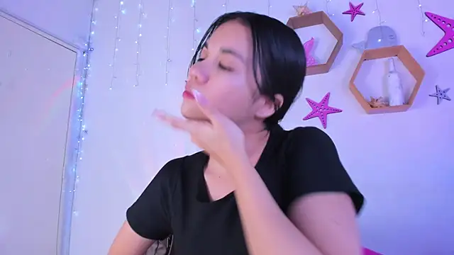 Snapshot of Emiily_Parkerr chatting on November 7, 2025, 3:00 am Emiily Parkerr online show from November 7, 2025, 3:00 am