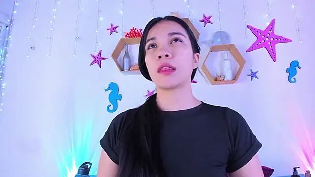 Snapshot of Emiily_Parkerr chatting on December 19, 2025, 2:48 am Emiily Parkerr online show from December 19, 2025, 2:48 am