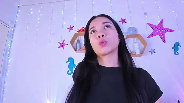 Snapshot of Emiily_Parkerr chatting on December 2, 2025, 2:56 am Emiily Parkerr online show from December 2, 2025, 2:56 am