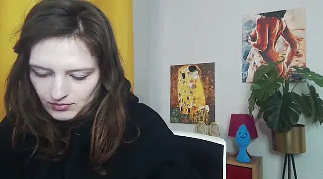 juicyNadine online show from March 18, 2025, 9:23 am