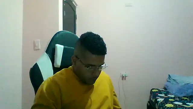 SaucyAffair0 online show from June 25, 2026, 11:54 pm
