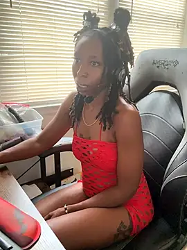 LeyaHoneybuns online show from September 30, 2025, 3:18 pm