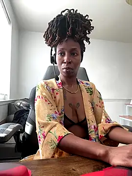 LeyaHoneybuns online show from January 7, 2026, 4:45 pm