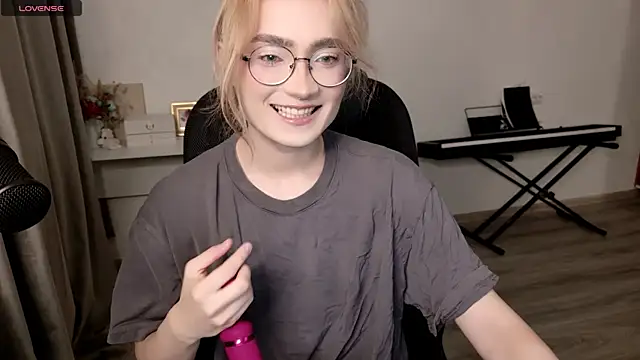 CuteYukiKun online show from July 6, 2026, 12:56 pm