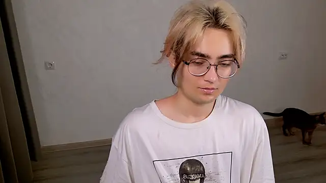 CuteYukiKun online show from October 25, 2025, 3:28 am