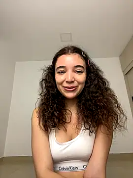 uniquerossie online show from December 1, 2025, 8:48 am