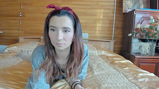 crystalnut online show from February 1, 2025, 4:14 am