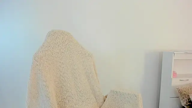 Snapshot of crystalnut chatting on April 16, 2026, 3:07 am crystalnut online show from April 16, 2026, 3:07 am