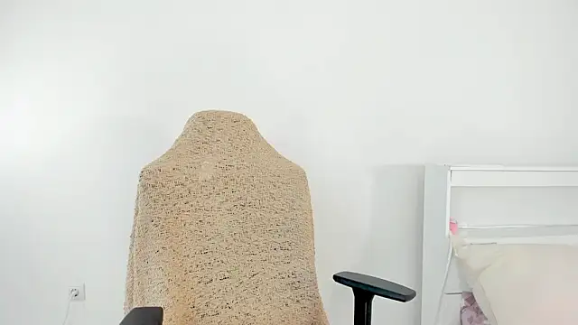 Snapshot of crystalnut chatting on March 5, 2026, 3:25 am crystalnut online show from March 5, 2026, 3:25 am