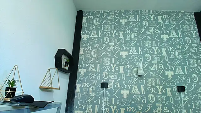 Lindsey8 online show from November 26, 2025, 12:38 pm