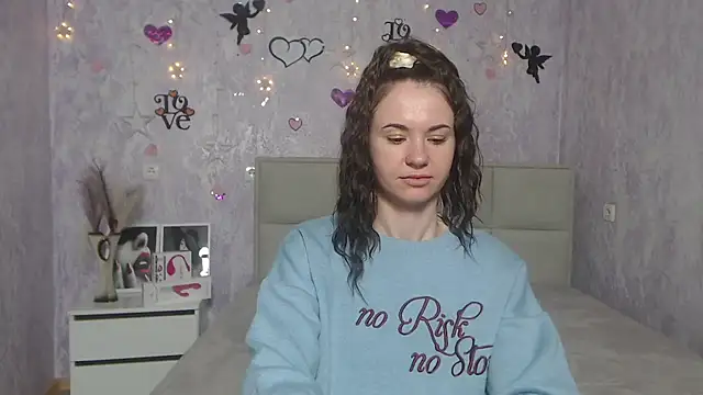 Snapshot of KaraCriegs chatting on March 6, 2025, 1:37 am KaraCriegs online show from March 6, 2025, 1:37 am