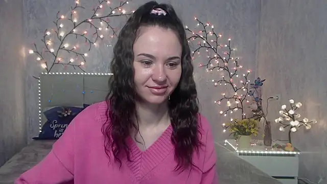 Snapshot of KaraCriegs chatting on April 19, 2026, 5:25 pm KaraCriegs online show from April 19, 2026, 5:25 pm