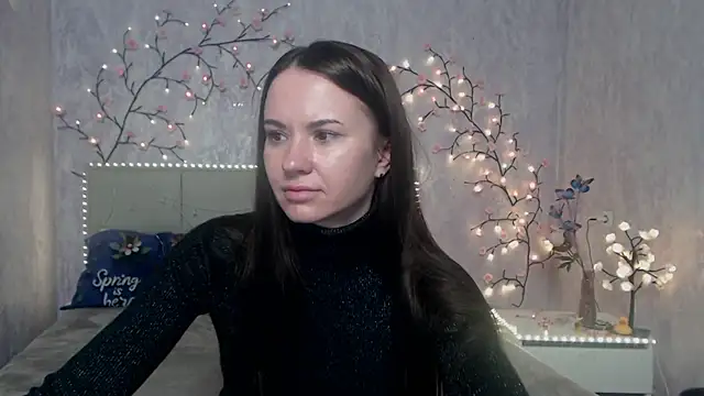 Snapshot of KaraCriegs chatting on April 27, 2026, 5:33 pm KaraCriegs online show from April 27, 2026, 5:33 pm