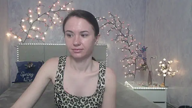 Snapshot of KaraCriegs chatting on April 23, 2026, 5:47 pm KaraCriegs online show from April 23, 2026, 5:47 pm