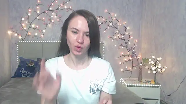 Snapshot of KaraCriegs chatting on May 1, 2026, 6:13 pm KaraCriegs online show from May 1, 2026, 6:13 pm