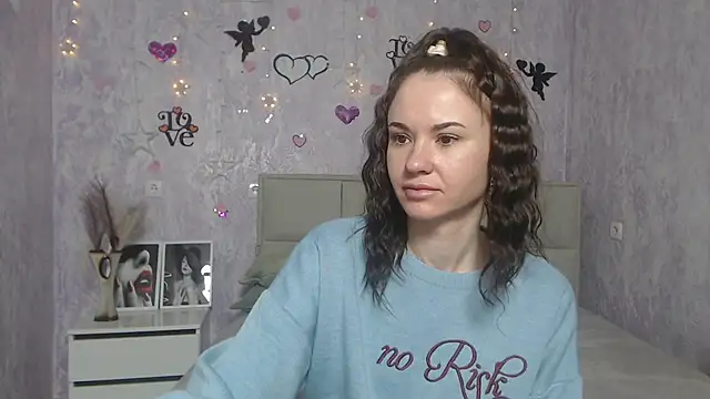 Snapshot of KaraCriegs chatting on March 5, 2025, 6:34 pm KaraCriegs online show from March 5, 2025, 6:34 pm
