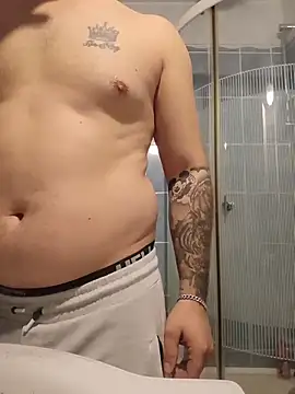 LucianM6 online show from November 18, 2025, 2:42 pm