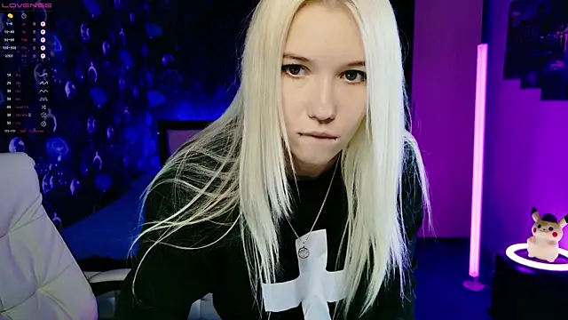 Snapshot of ShhhO_O chatting on September 28, 2025, 10:33 am ShhhO O online show from September 28, 2025, 10:33 am
