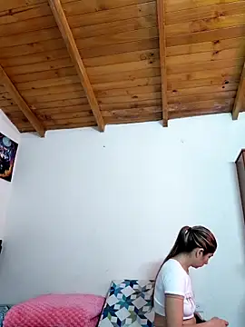 Iris love18 online show from May 17, 2026, 4:07 pm