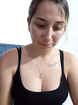 Iris love18 online show from October 29, 2025, 7:13 pm