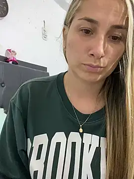 Snapshot of Iris_love18 chatting on March 12, 2025, 7:58 pm Iris love18 online show from March 12, 2025, 7:58 pm