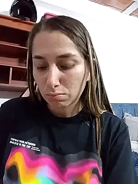 Iris love18 online show from November 18, 2025, 2:05 am