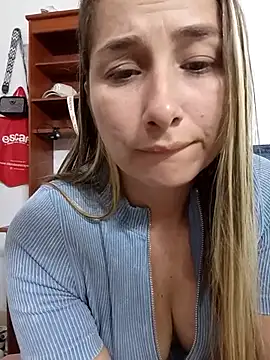 Iris love18 online show from November 13, 2025, 10:02 pm