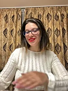 NadiraNoor online show from April 28, 2026, 9:08 pm