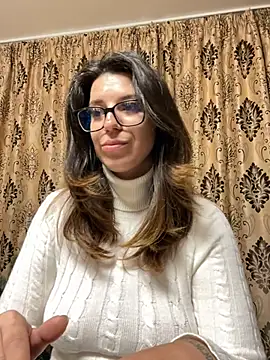 NadiraNoor online show from May 16, 2026, 4:55 am