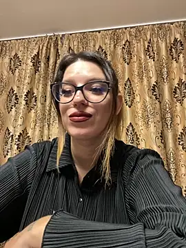 NadiraNoor online show from November 5, 2025, 6:00 pm