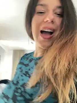 NadiraNoor online show from February 18, 2026, 2:13 pm