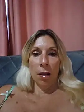 Snapshot of Ina_HotX chatting on June 28, 2026, 4:57 pm Ina HotX online show from June 28, 2026, 4:57 pm