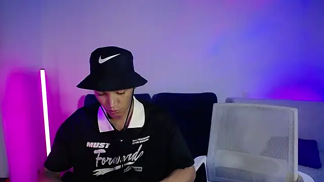 RAV3NHUDSON online show from November 12, 2025, 7:12 am