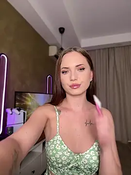 AvaGianna online show from November 7, 2025, 2:10 pm