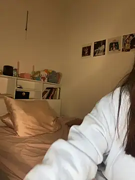 milkyhonybaby online show from February 20, 2026, 6:54 pm