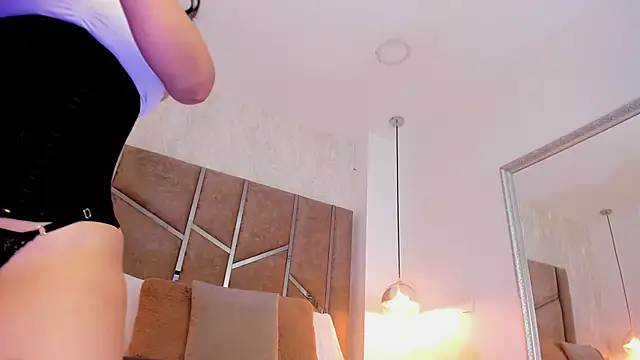 Martinaa Jones  online show from March 19, 2026, 12:49 pm