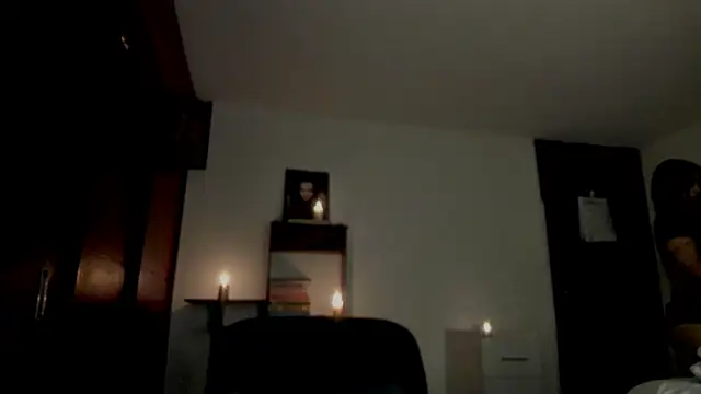 Lucyerobbie online show from April 25, 2026, 2:47 am