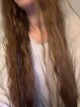 Snapshot of EmiliaCatalina chatting on April 7, 2026, 10:00 pm EmiliaCatalina online show from April 7, 2026, 10:00 pm