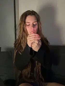 Snapshot of EmiliaCatalina chatting on April 15, 2026, 1:00 am EmiliaCatalina online show from April 15, 2026, 1:00 am