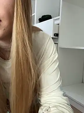 EmiliaCatalina online show from October 24, 2025, 9:36 pm