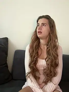 Snapshot of EmiliaCatalina chatting on March 7, 2026, 1:38 pm EmiliaCatalina online show from March 7, 2026, 1:38 pm