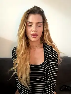 EmiliaCatalina online show from January 14, 2026, 8:12 pm