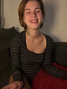 Snapshot of EmiliaCatalina chatting on March 21, 2026, 12:45 am EmiliaCatalina online show from March 21, 2026, 12:45 am