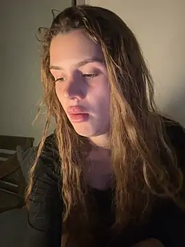 Snapshot of EmiliaCatalina chatting on April 10, 2026, 11:45 pm EmiliaCatalina online show from April 10, 2026, 11:45 pm