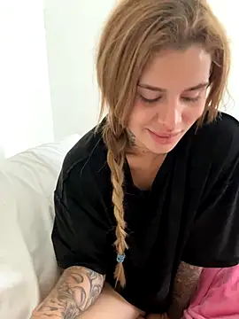 EmiliaCatalina online show from October 20, 2025, 6:08 pm